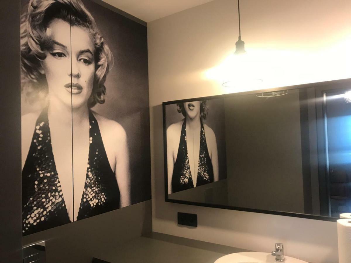 Maya'S Flats & Resorts 24 - Hollywood กดัญสก์ ภายนอก รูปภาพ